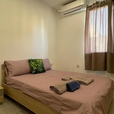 Center Properties - Modern With Ac & Ensuit Bathroom - 1 Pensión *