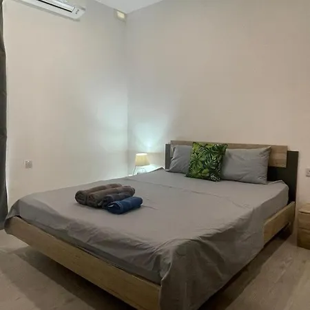 Pensión Center Properties - Modern With Ac & Ensuit Bathroom - 1 St Paul's Bay