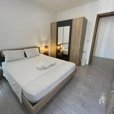 Center Properties - Modern With Ac & Ensuit Bathroom - 1 *