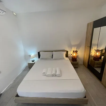 Center Properties - Modern With Ac & Ensuit Bathroom - 1 *
