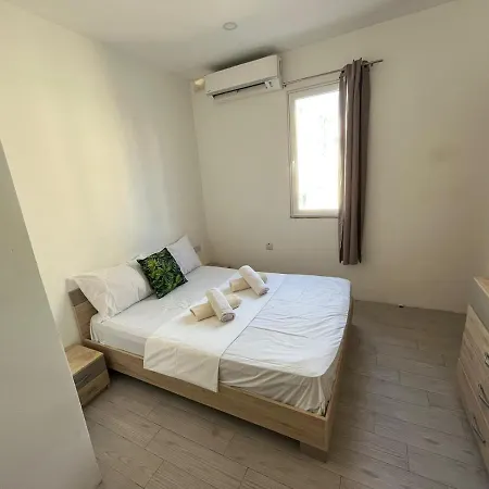 Center Properties - Modern With Ac & Ensuit Bathroom - 1 *