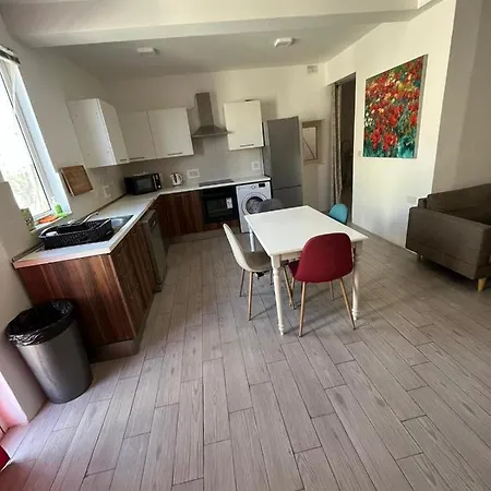 Center Properties - Modern With Ac & Ensuit Bathroom - 1 Pensión St Paul's Bay