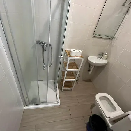 Center Properties - Modern With Ac & Ensuit Bathroom - 1 Pensión *